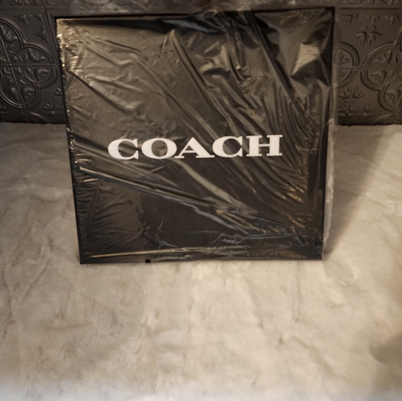Coach gift box - Picture 5 of 6